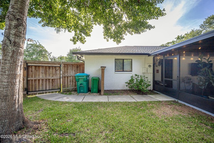 Beautifully maintained, move-in ready home situated on a - photo 48
