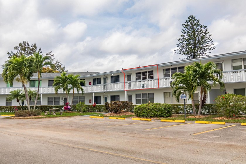 Retirement is a breeze in this charming 1-bedroom, 1.5-bathroom - photo 4