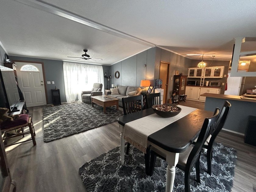 Very well maintained 3-bedroom, 2-bath home set on 5 private - photo 12