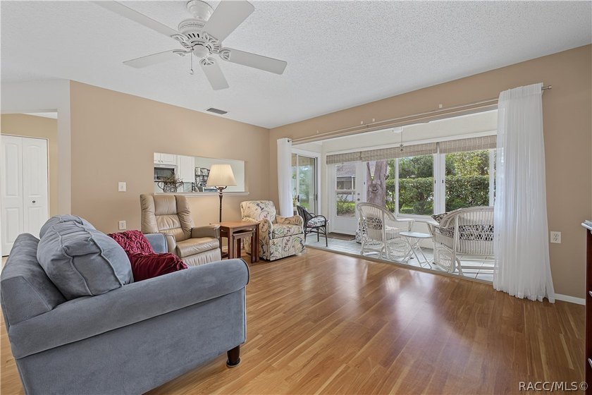 You'll love this beautifully maintained, furnished, 2-bedroom - photo 12