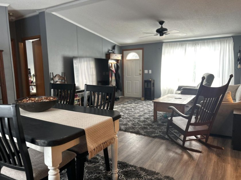 Very well maintained 3-bedroom, 2-bath home set on 5 private - photo 13