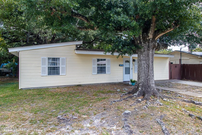 COTTAGE-STYLE, FULLY FURNISHED, MOVE-IN-READY! 3 bedroom, 1 bath - photo 13