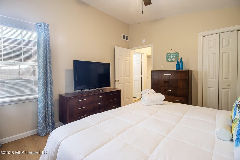 COTTAGE-STYLE, FULLY FURNISHED, MOVE-IN-READY! 3 bedroom, 1 bath - photo 14