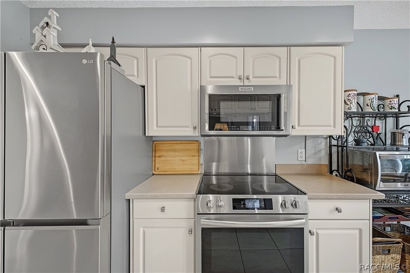 You'll love this beautifully maintained, furnished, 2-bedroom - photo 17