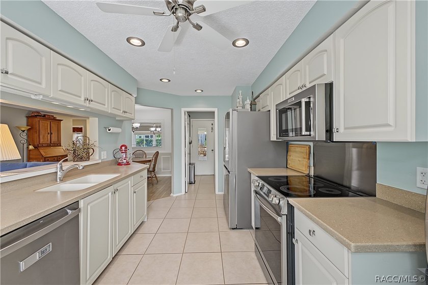 You'll love this beautifully maintained, furnished, 2-bedroom - photo 20