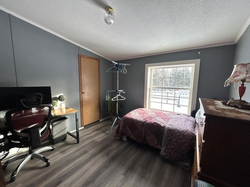 Very well maintained 3-bedroom, 2-bath home set on 5 private - photo 22