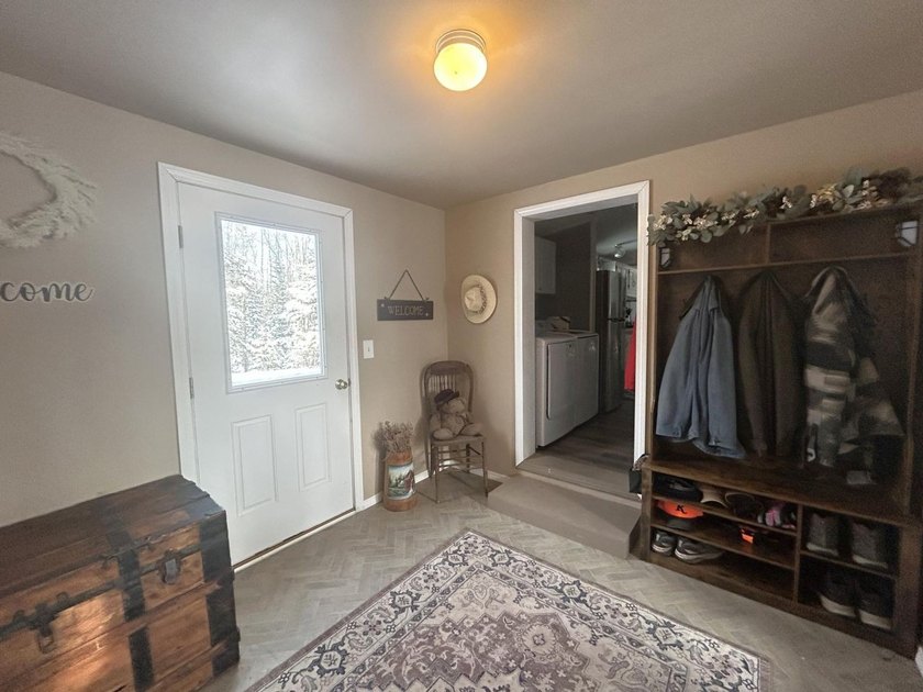Very well maintained 3-bedroom, 2-bath home set on 5 private - photo 25