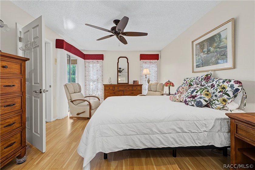 You'll love this beautifully maintained, furnished, 2-bedroom - photo 25