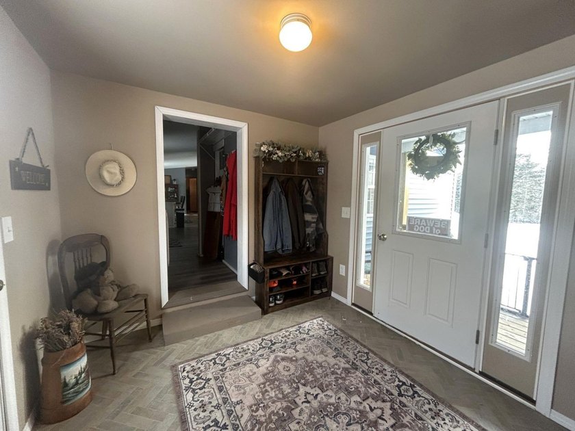 Very well maintained 3-bedroom, 2-bath home set on 5 private - photo 26