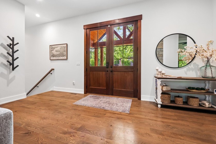 Welcome to this exceptional custom-built home, thoughtfully - photo 2