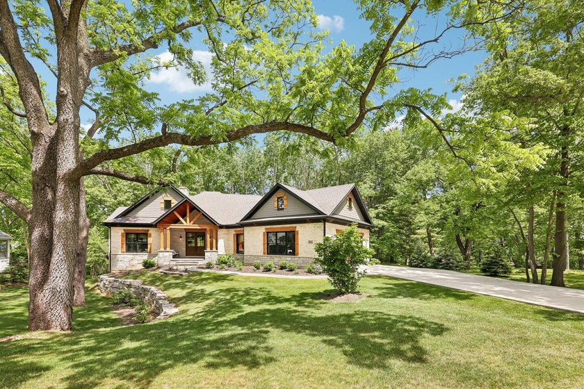 Welcome to this exceptional custom-built home, thoughtfully - photo 9