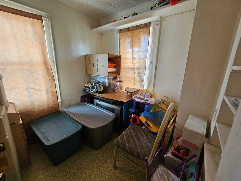 This 3 bedroom, 1 bathroom house presents a great opportunity - photo 11