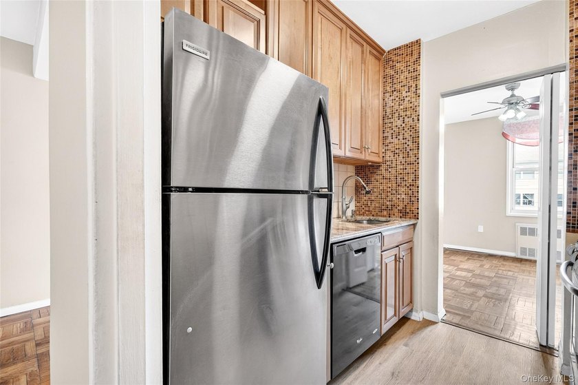 This sunny Jr. 4 corner unit is a gem in the beautifully - photo 21