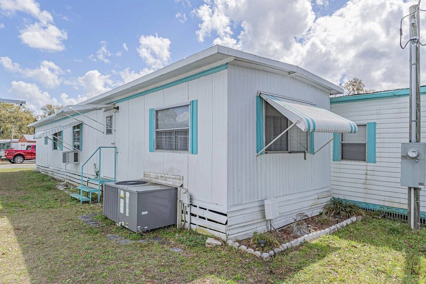 LOT RENT ONLY $400.00 PER MONTH. 1977 2 Bedroom, 2 Bath - photo 4