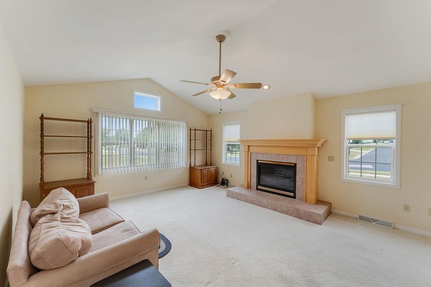 Priced below assessed value! Welcome to this well-maintained - photo 21
