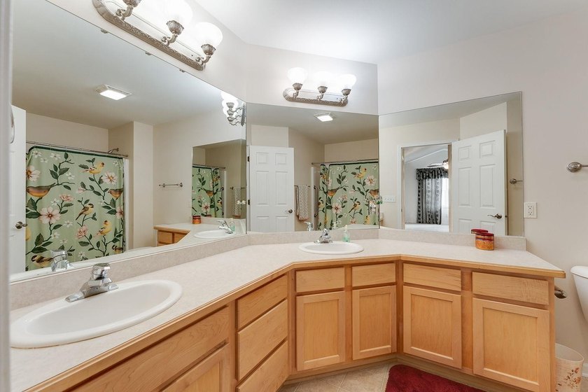 Priced below assessed value! Welcome to this well-maintained - photo 32