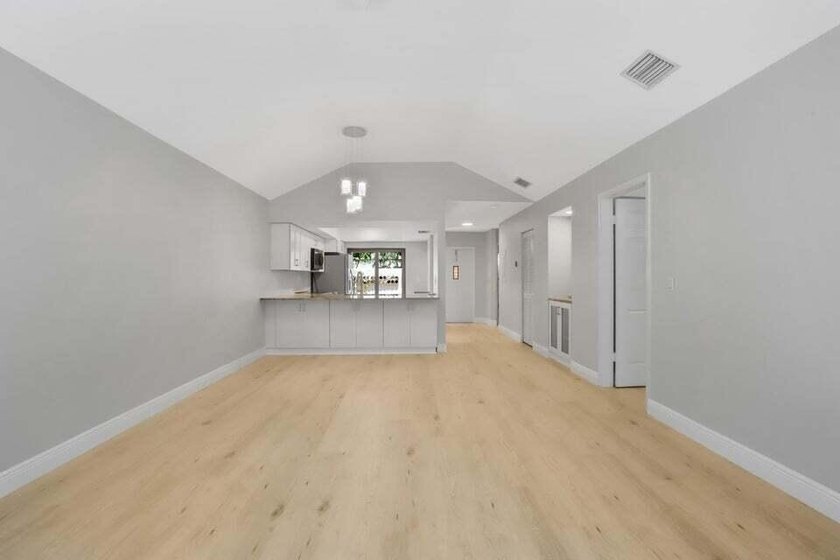 Make this beautifully remodeled 2-bedroom, 2-bath villa in - photo 4