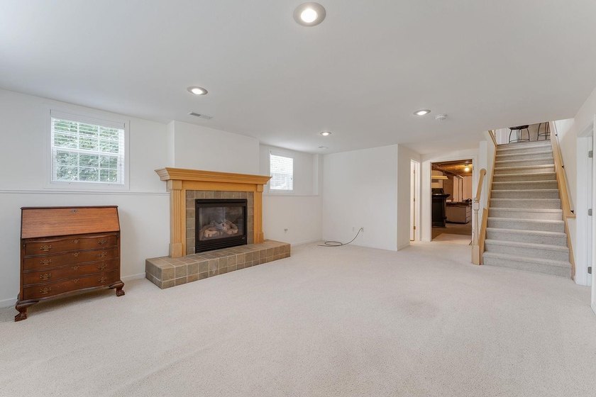 Priced below assessed value! Welcome to this well-maintained - photo 37