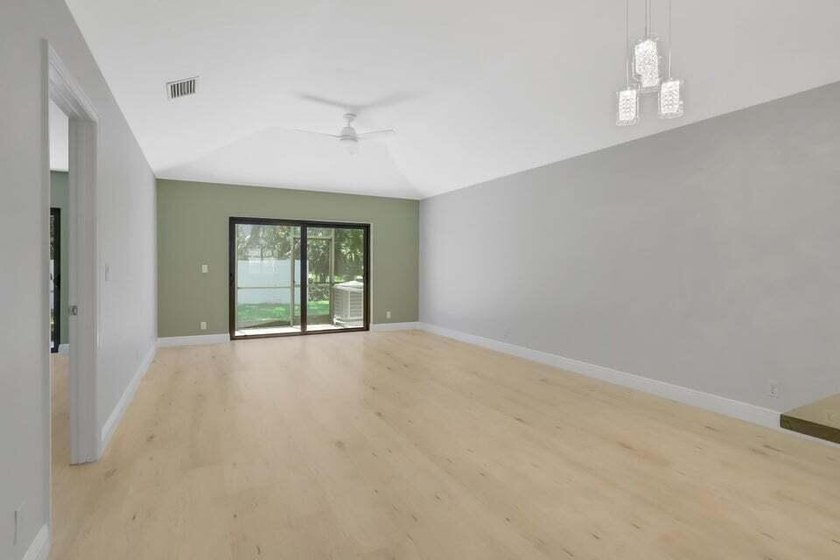 Make this beautifully remodeled 2-bedroom, 2-bath villa in - photo 8