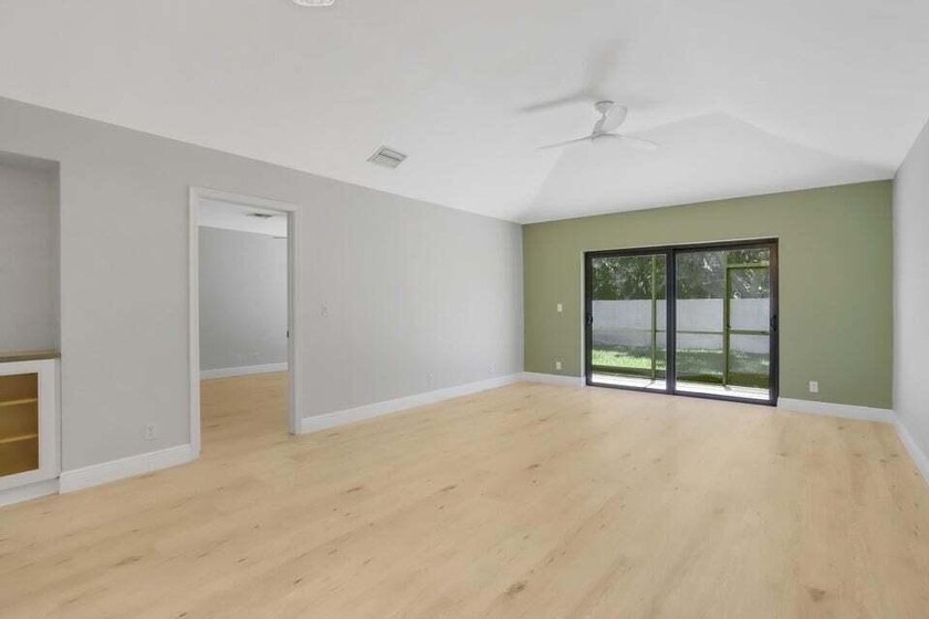 Make this beautifully remodeled 2-bedroom, 2-bath villa in - photo 9