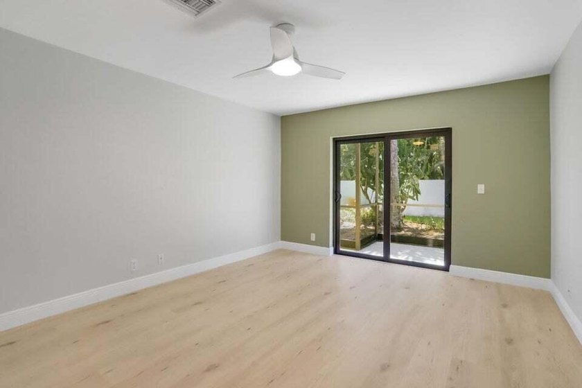 Make this beautifully remodeled 2-bedroom, 2-bath villa in - photo 10