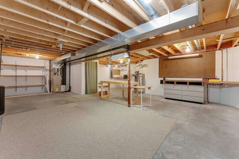 Priced below assessed value! Welcome to this well-maintained - photo 43