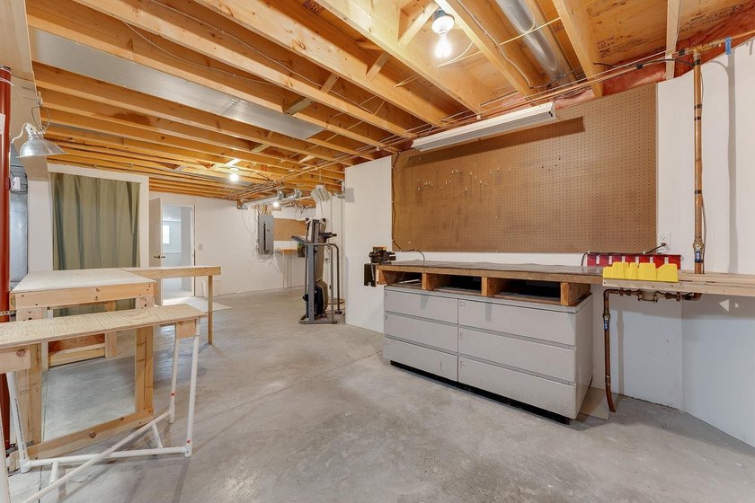 Priced below assessed value! Welcome to this well-maintained - photo 44