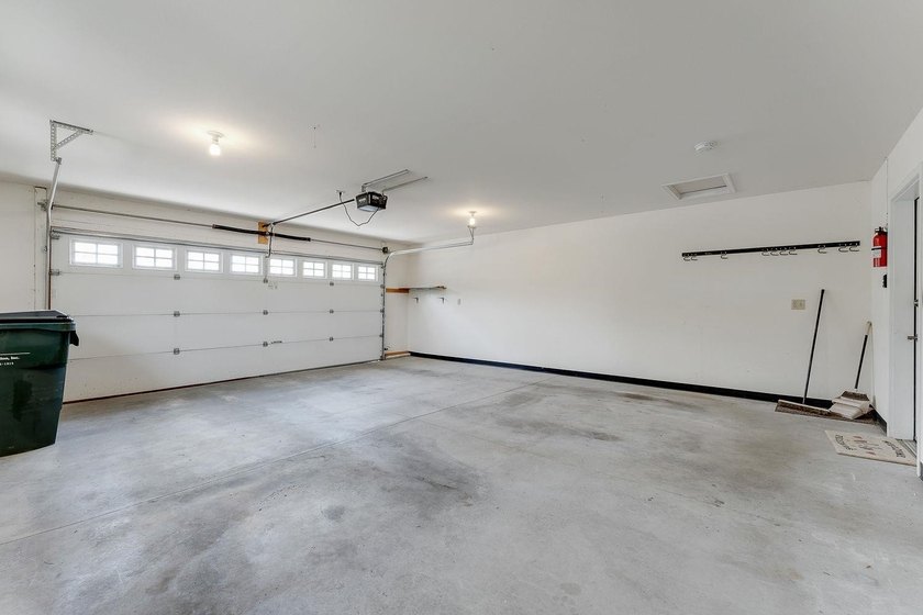 Priced below assessed value! Welcome to this well-maintained - photo 45