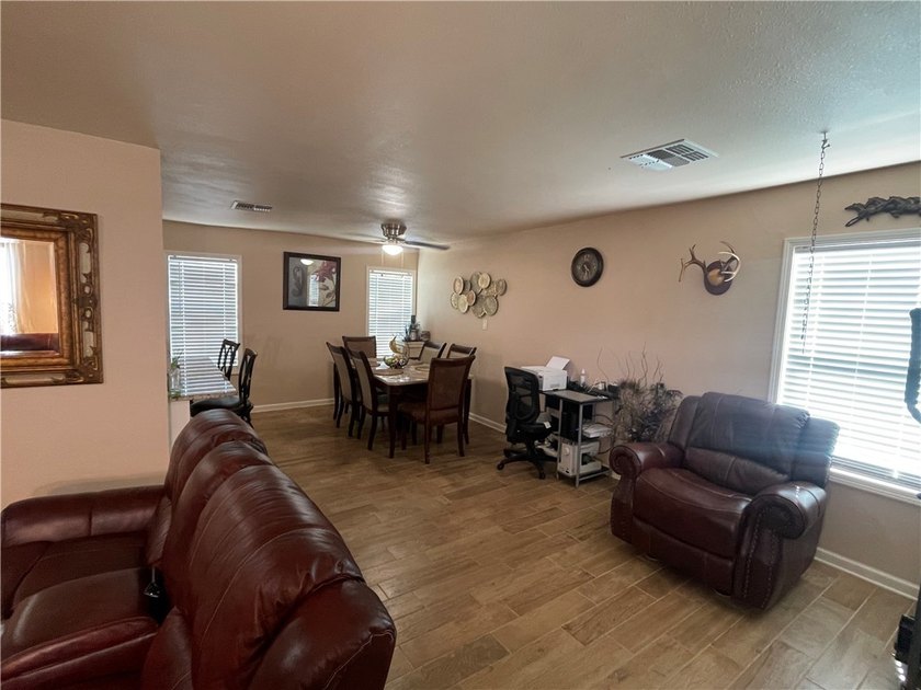 Welcome to this Charming and Cozy home that has been well loved - photo 5