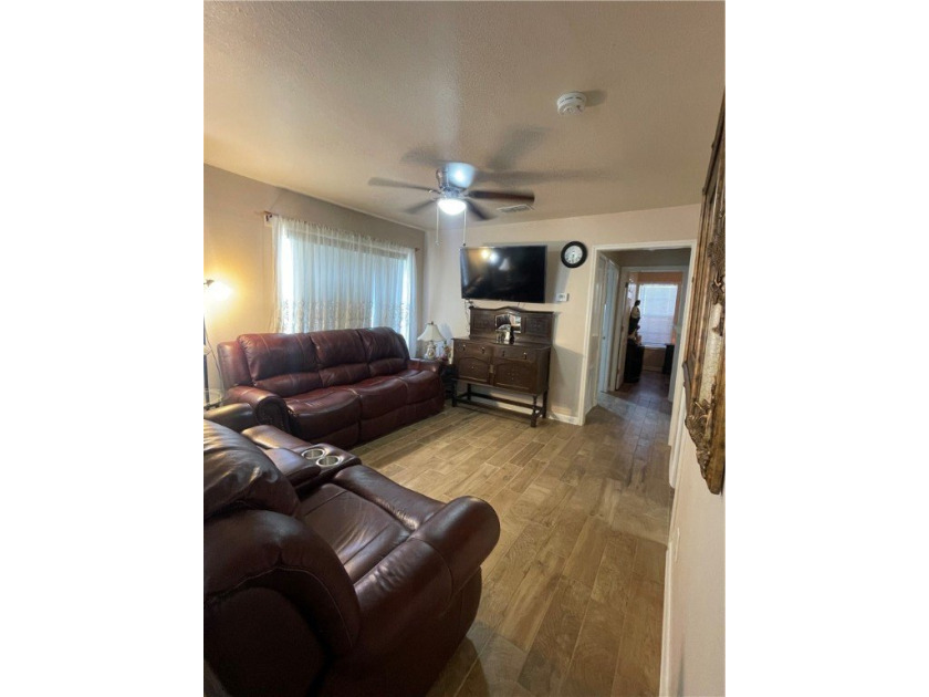 Welcome to this Charming and Cozy home that has been well loved - photo 6