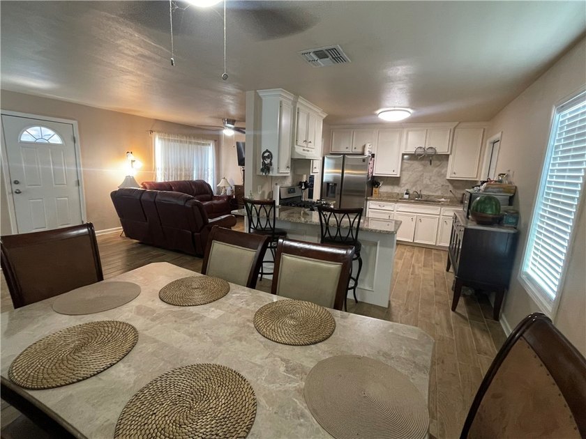 Welcome to this Charming and Cozy home that has been well loved - photo 9