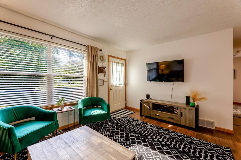 Welcome home to 1702 N Southgate! Move right in to this very - photo 12