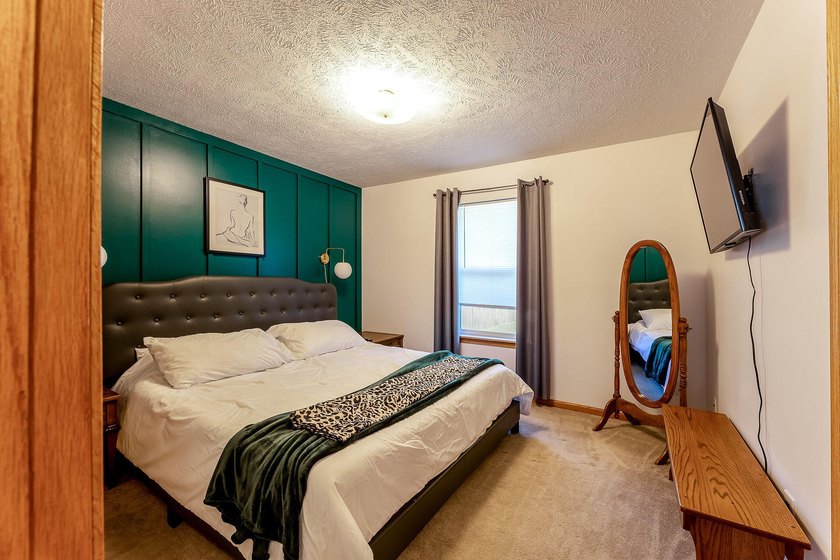 Welcome home to 1702 N Southgate! Move right in to this very - photo 14