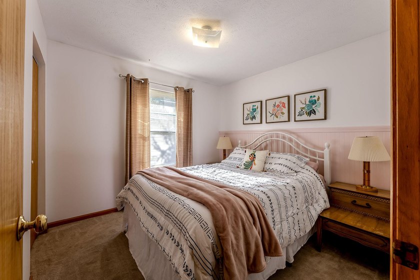 Welcome home to 1702 N Southgate! Move right in to this very - photo 22