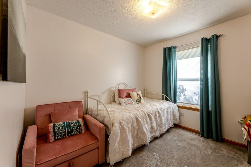 Welcome home to 1702 N Southgate! Move right in to this very - photo 26