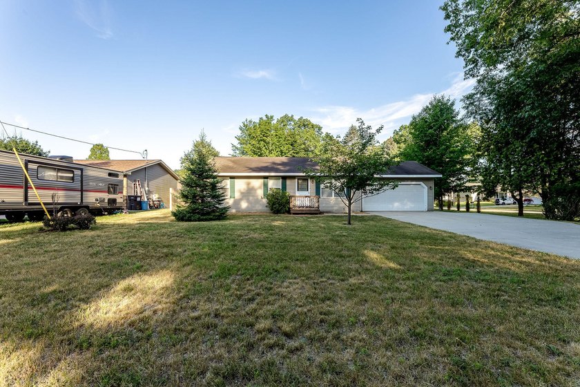 Welcome home to 1702 N Southgate! Move right in to this very - photo 30