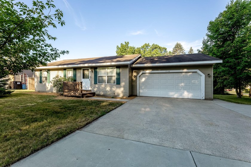 Welcome home to 1702 N Southgate! Move right in to this very - photo 35