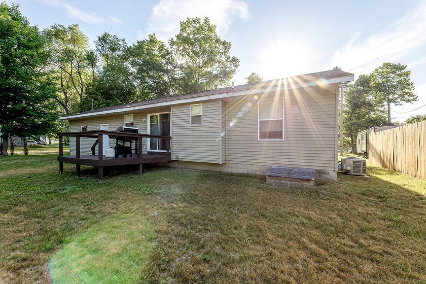 Welcome home to 1702 N Southgate! Move right in to this very - photo 39