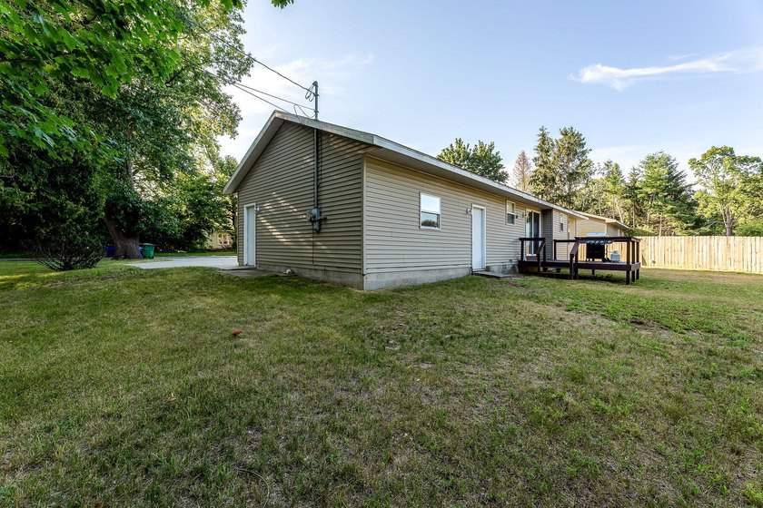Welcome home to 1702 N Southgate! Move right in to this very - photo 40