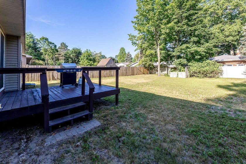Welcome home to 1702 N Southgate! Move right in to this very - photo 50