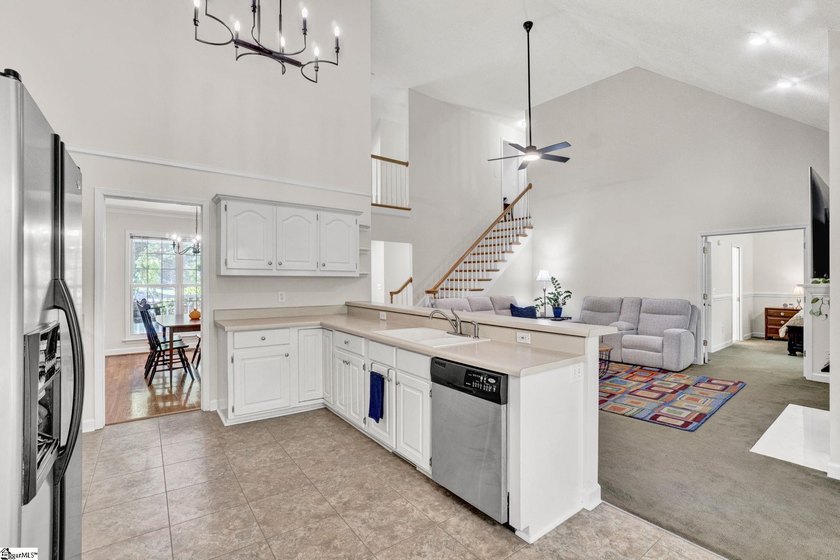 Contact Lisa Murray. Welcome home to this beautifully maintained - photo 12