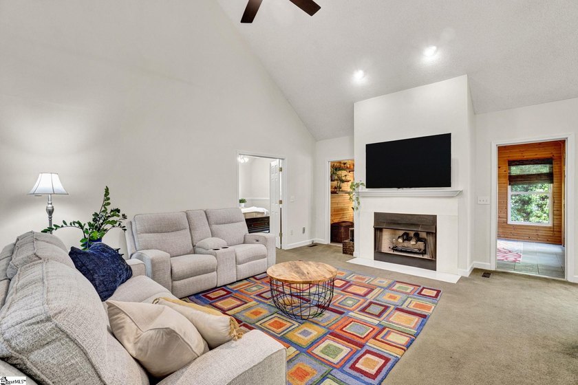 Contact Lisa Murray. Welcome home to this beautifully maintained - photo 15