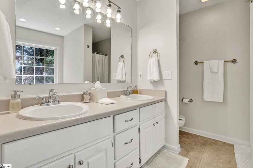 Contact Lisa Murray. Welcome home to this beautifully maintained - photo 21