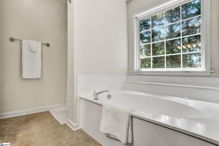 Contact Lisa Murray. Welcome home to this beautifully maintained - photo 23
