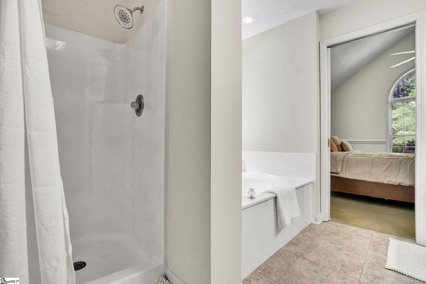 Contact Lisa Murray. Welcome home to this beautifully maintained - photo 24