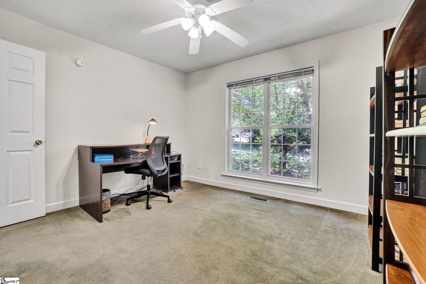 Contact Lisa Murray. Welcome home to this beautifully maintained - photo 27