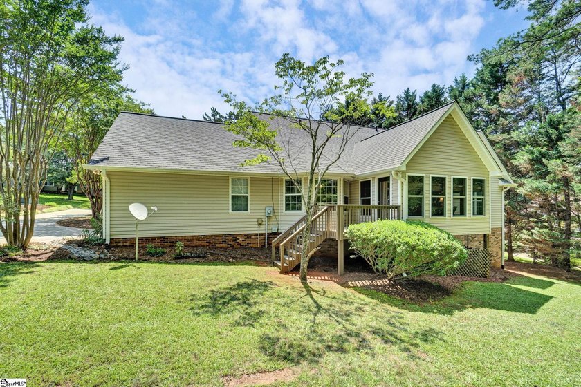 Contact Lisa Murray. Welcome home to this beautifully maintained - photo 37