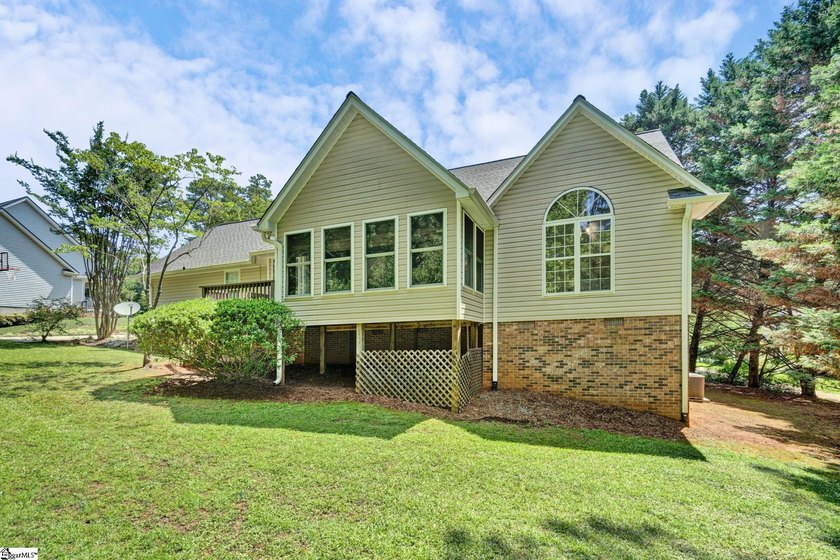 Contact Lisa Murray. Welcome home to this beautifully maintained - photo 38