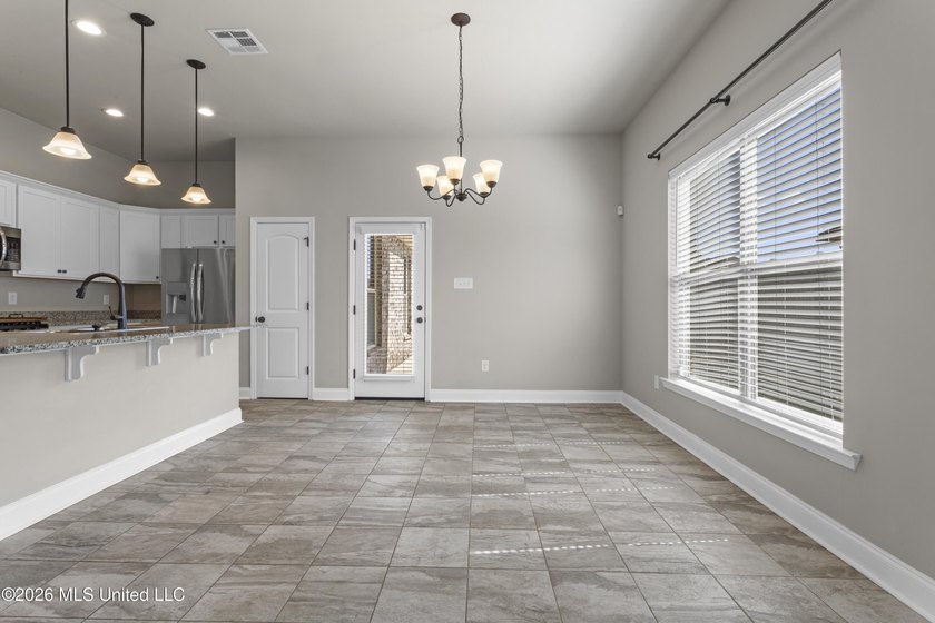 Don't miss this beautifully maintained home in the Savoy Place - photo 14
