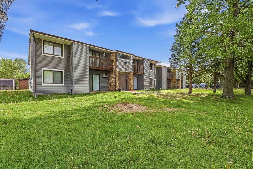 Exceptional investment opportunity! This 16-unit apartment - photo 14